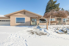 East Wenatchee Oasis 4BR, Pool, Hot Tub, Loop Trail
